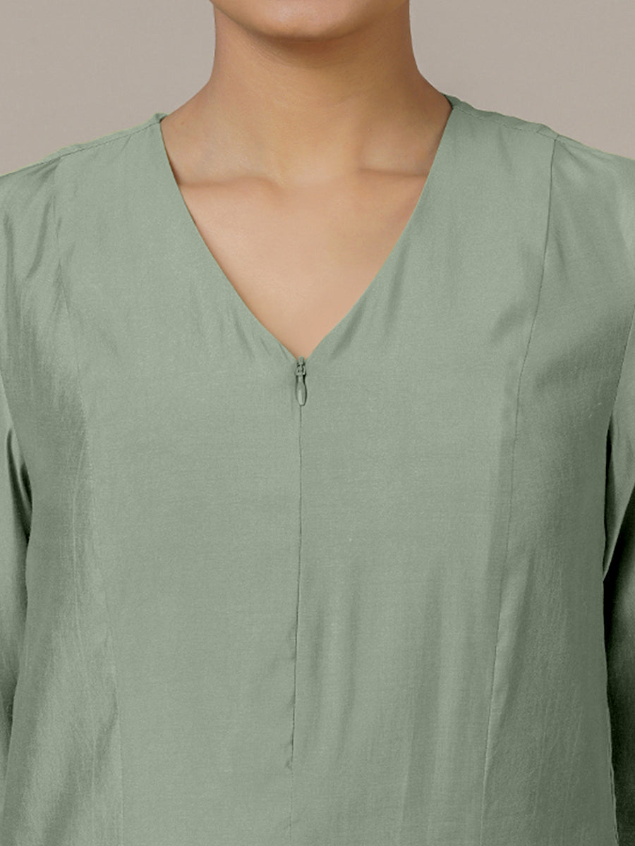Mahek x Rozaana Kurta, in Green Viscose, featuring three quarter sleeves and v-neckline, made for daily & work (view 3).