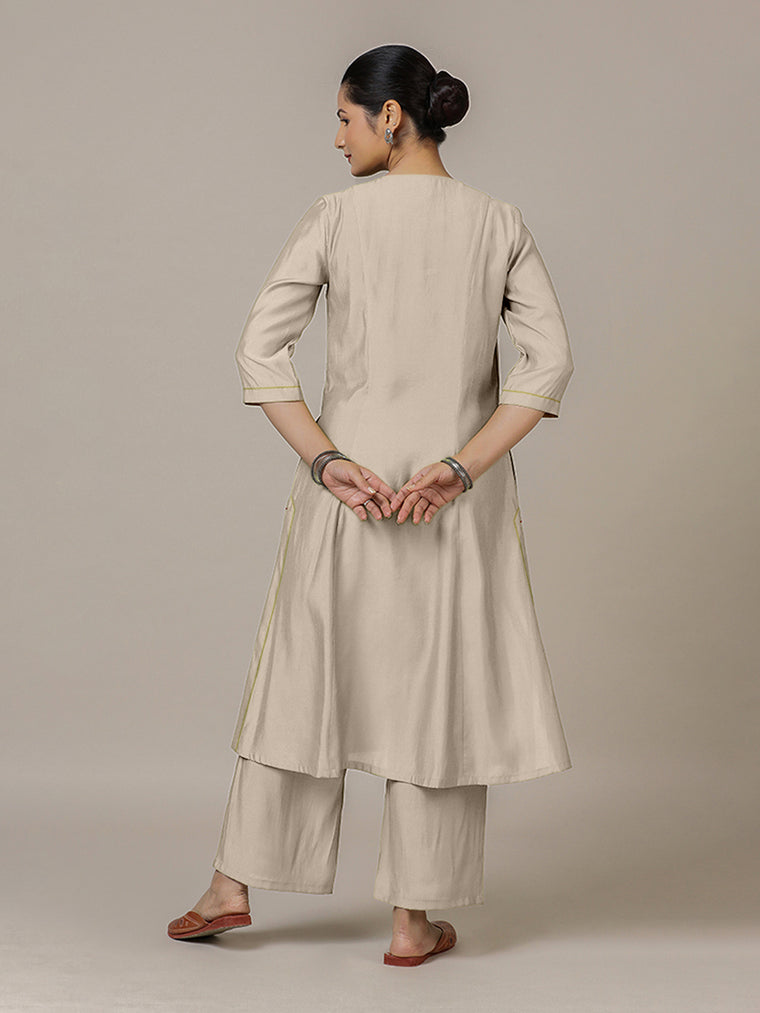 Mahek x Rozaana Kurta, in Grey Viscose, featuring three quarter sleeves and v-neckline, made for daily & work (view 2).