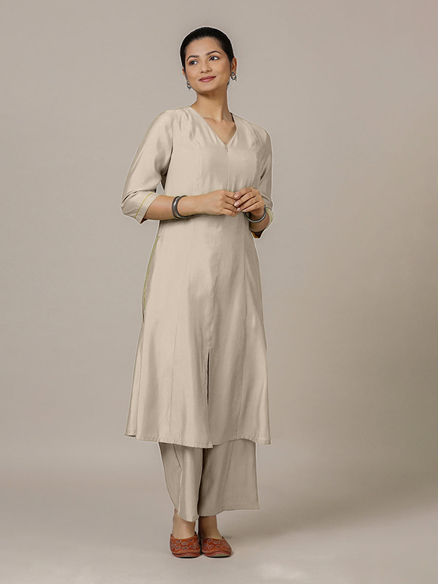 Mahek x Rozaana Kurta, in Grey Viscose, featuring three quarter sleeves and v-neckline, made for daily & work (view 5).