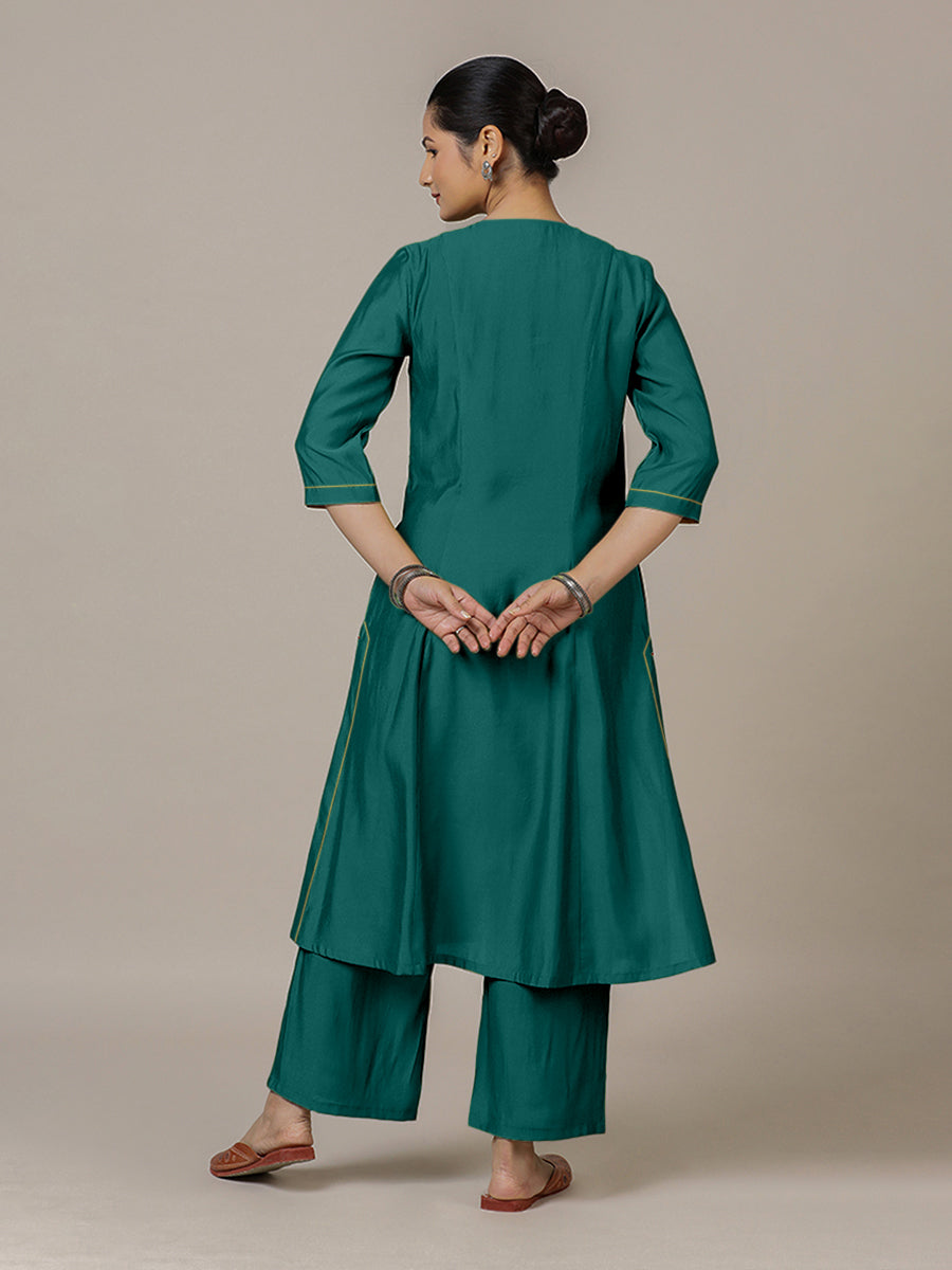Mahek x Rozaana Kurta, in Green Viscose, featuring three quarter sleeves and v-neckline, made for daily & work (view 2).
