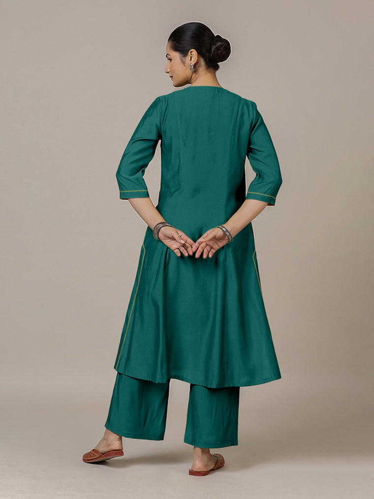 Mahek x Rozaana Kurta, in Green Viscose, featuring three quarter sleeves and v-neckline, made for daily & work (view 2).