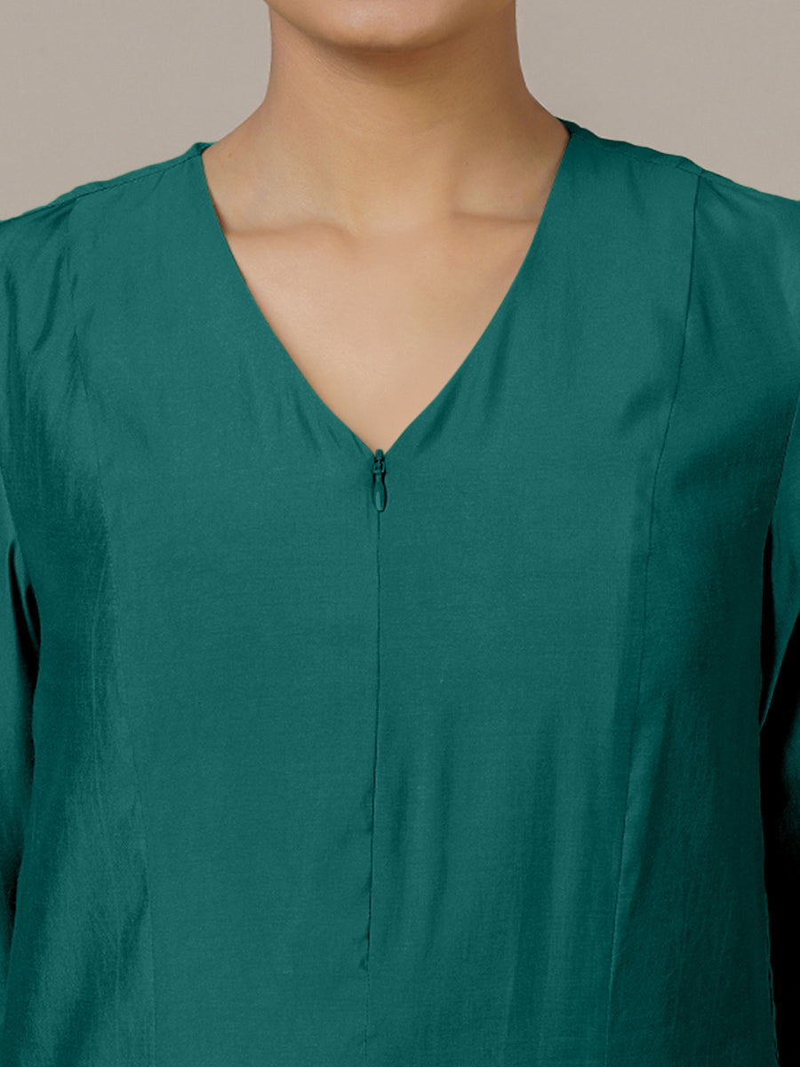 Mahek x Rozaana Kurta, in Green Viscose, featuring three quarter sleeves and v-neckline, made for daily & work (view 3).
