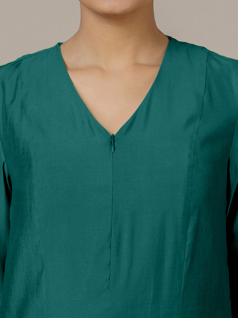 Mahek x Rozaana Kurta, in Green Viscose, featuring three quarter sleeves and v-neckline, made for daily & work (view 3).