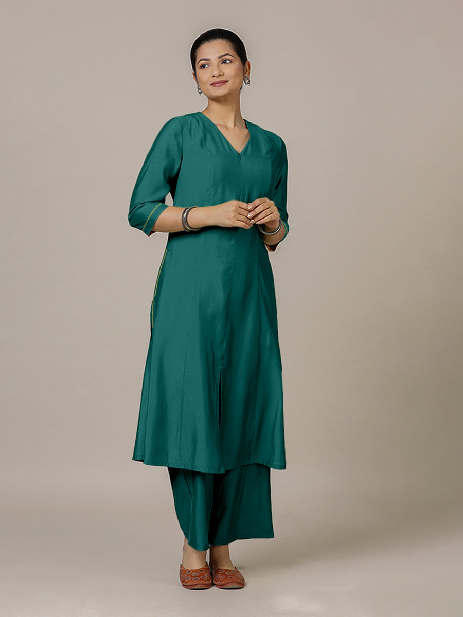 Mahek x Rozaana Kurta, in Green Viscose, featuring three quarter sleeves and v-neckline, made for daily & work (view 5).