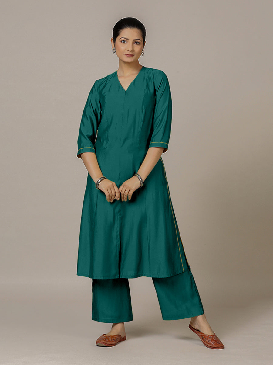 Mahek x Rozaana Kurta, in Green Viscose, featuring three quarter sleeves and v-neckline, made for daily & work (view 8).