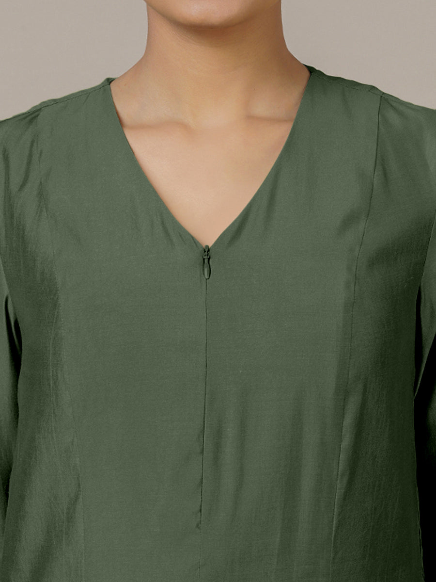 Mahek x Rozaana Kurta, in Green Viscose, featuring three quarter sleeves and v-neckline, made for daily & work (view 3).