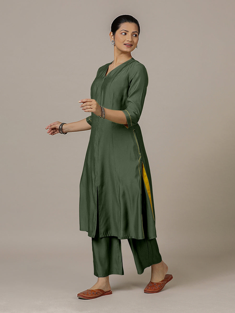 Mahek x Rozaana Kurta, in Green Viscose, featuring three quarter sleeves and v-neckline, made for daily & work (view 6).