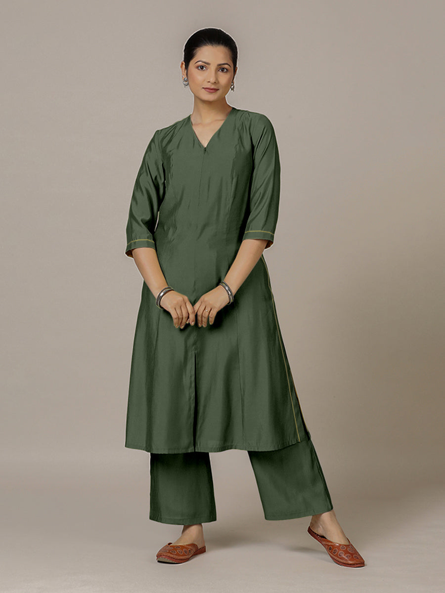 Mahek x Rozaana Kurta, in Green Viscose, featuring three quarter sleeves and v-neckline, made for daily & work (view 8).