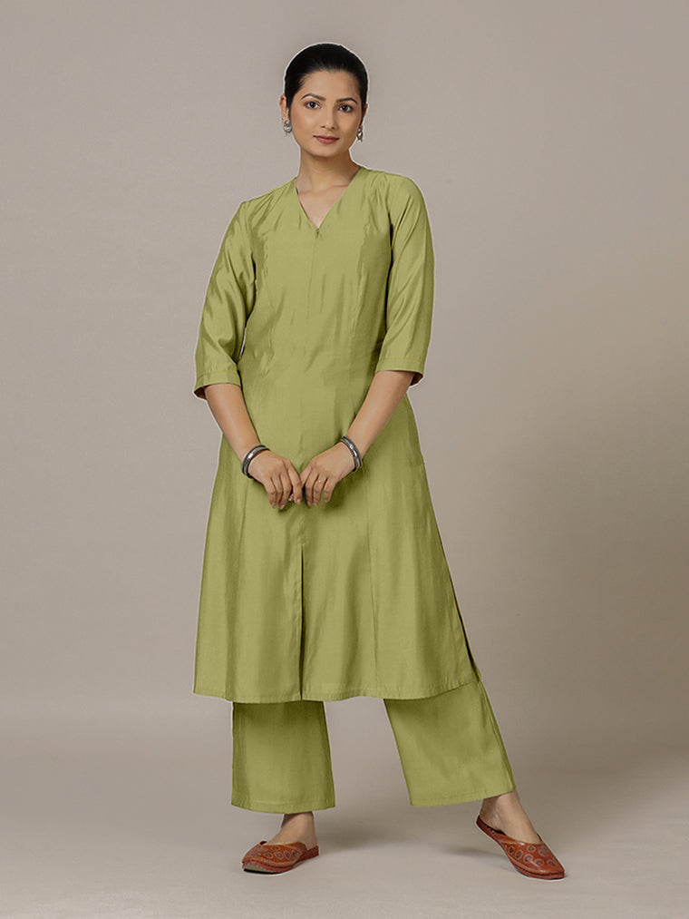 Mahek x Rozaana Kurta, in Green Viscose, featuring three quarter sleeves and v-neckline, made for daily & work.