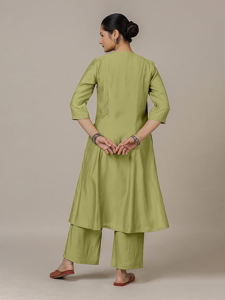 Mahek x Rozaana Kurta, in Green Viscose, featuring three quarter sleeves and v-neckline, made for daily & work (view 2).