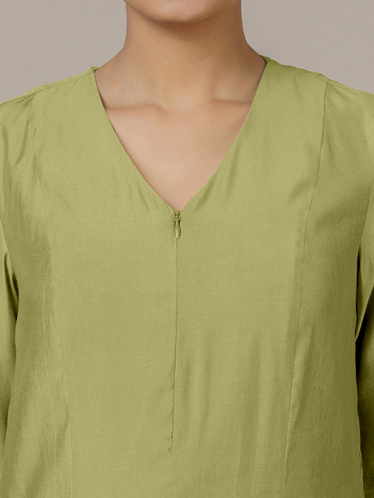 Mahek x Rozaana Kurta, in Green Viscose, featuring three quarter sleeves and v-neckline, made for daily & work (view 3).