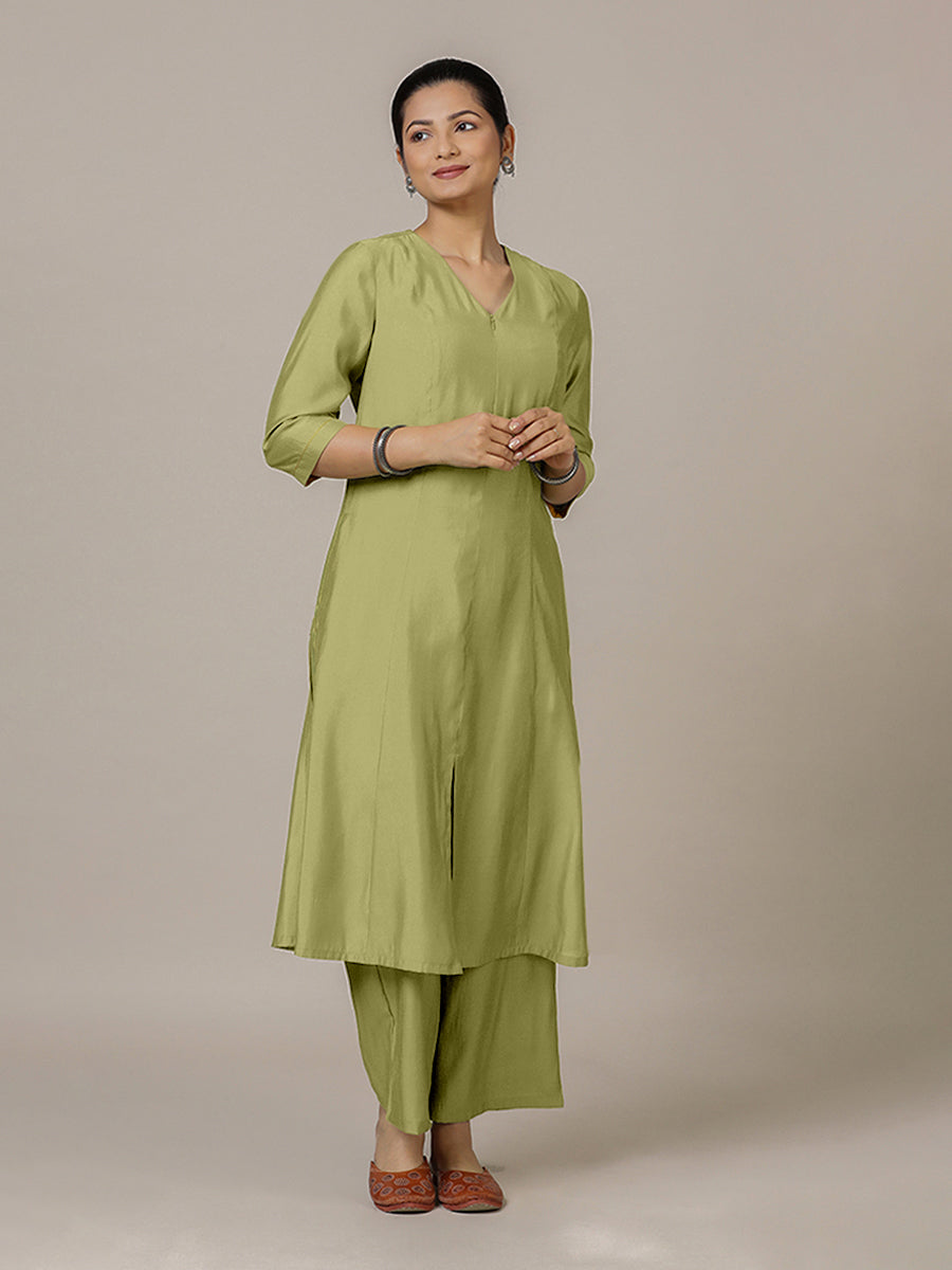 Mahek x Rozaana Kurta, in Green Viscose, featuring three quarter sleeves and v-neckline, made for daily & work (view 5).