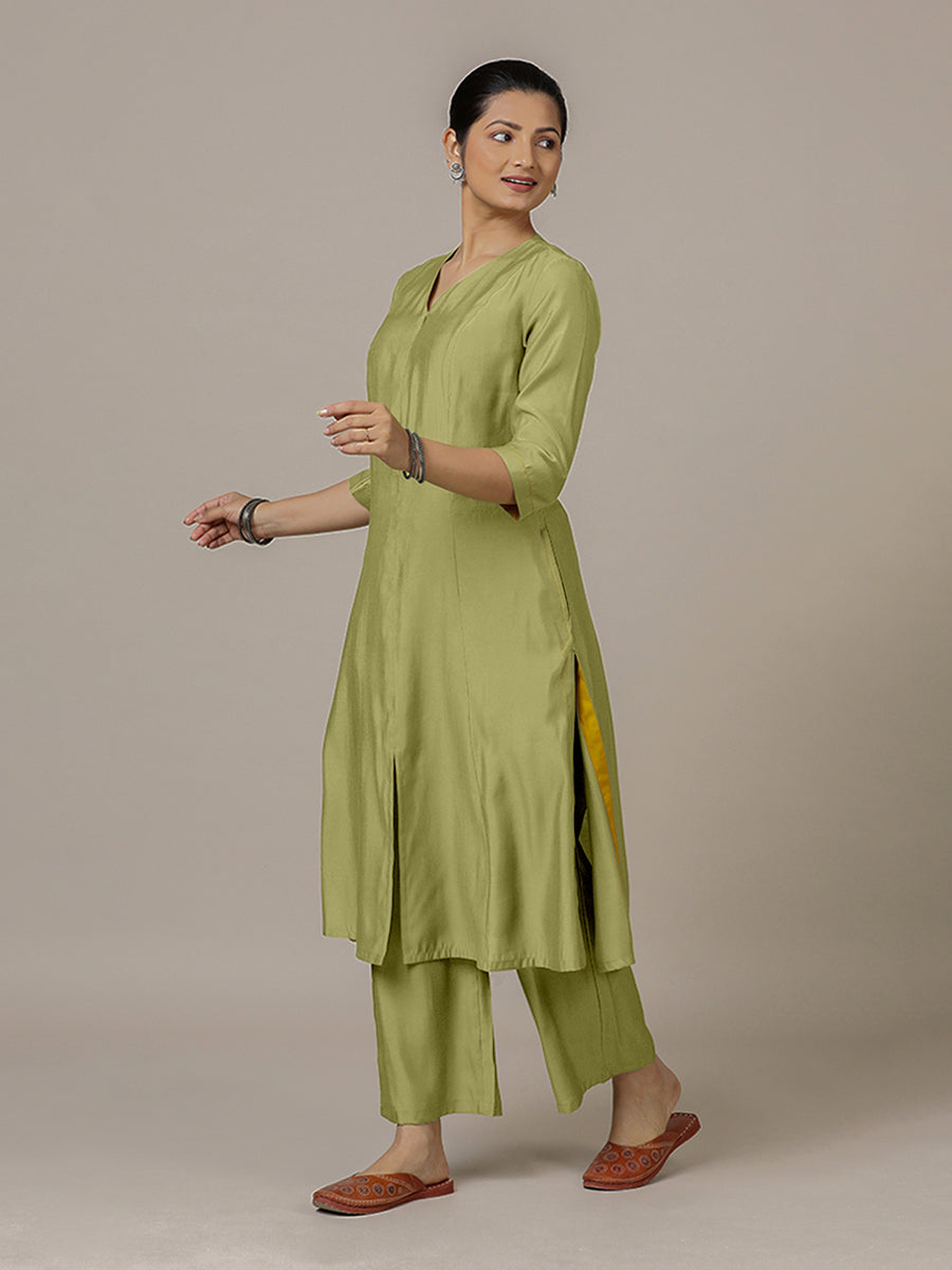 Mahek x Rozaana Kurta, in Green Viscose, featuring three quarter sleeves and v-neckline, made for daily & work (view 6).