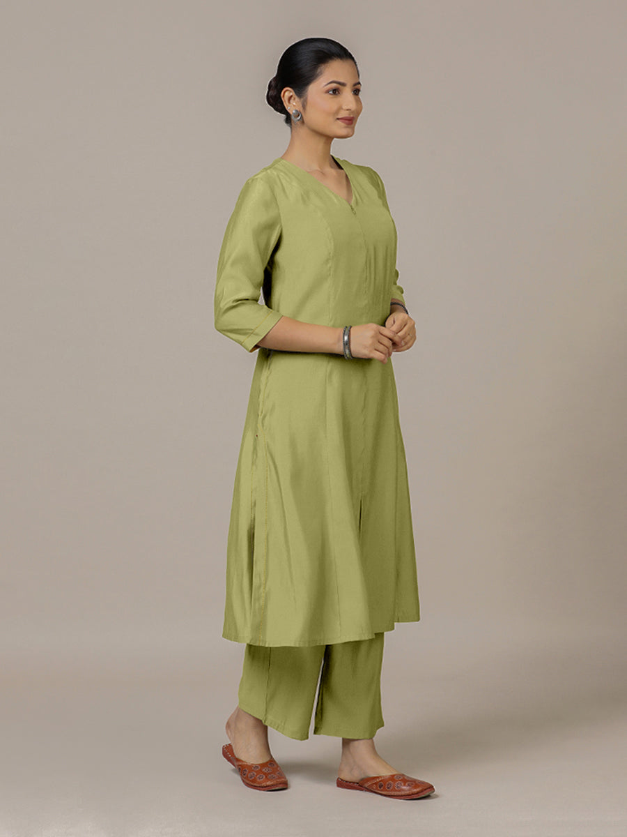 Mahek x Rozaana Kurta, in Green Viscose, featuring three quarter sleeves and v-neckline, made for daily & work (view 8).