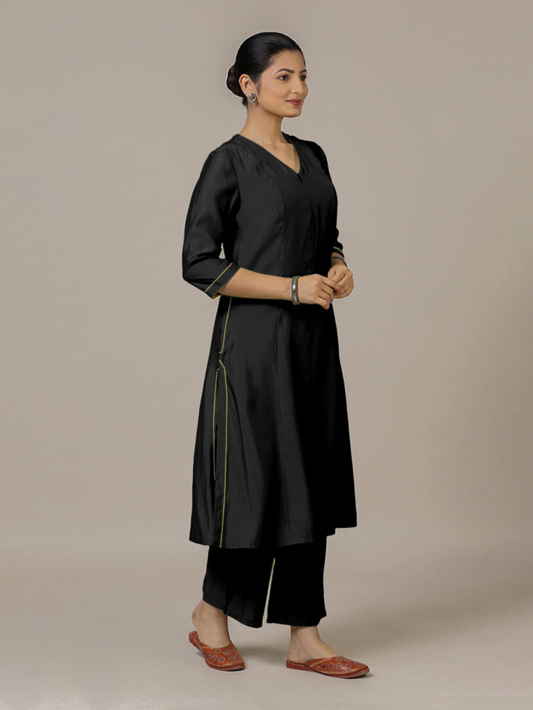 Mahek x Rozaana Kurta, in Black Viscose, featuring three quarter sleeves and v-neckline, made for daily & work.