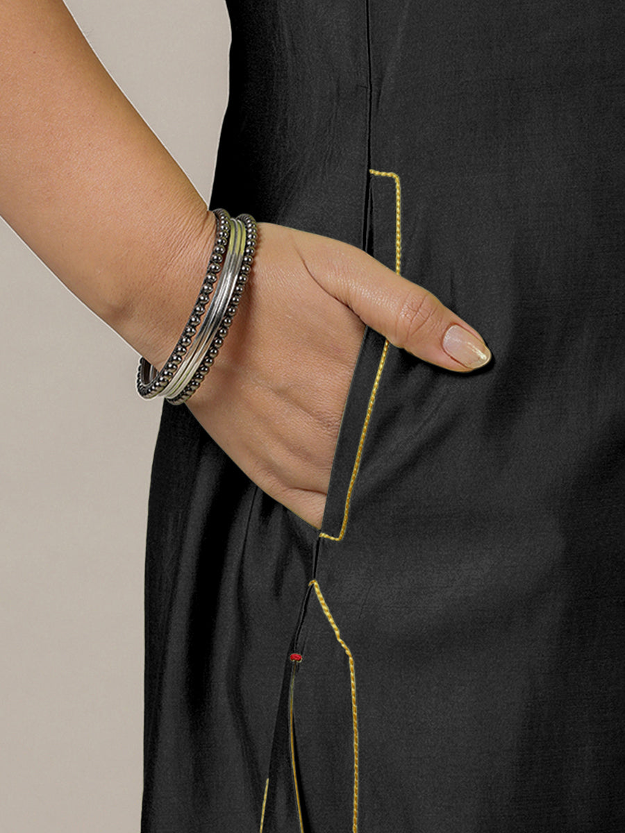 Mahek x Rozaana Kurta, in Black Viscose, featuring three quarter sleeves and v-neckline, made for daily & work (view 4).