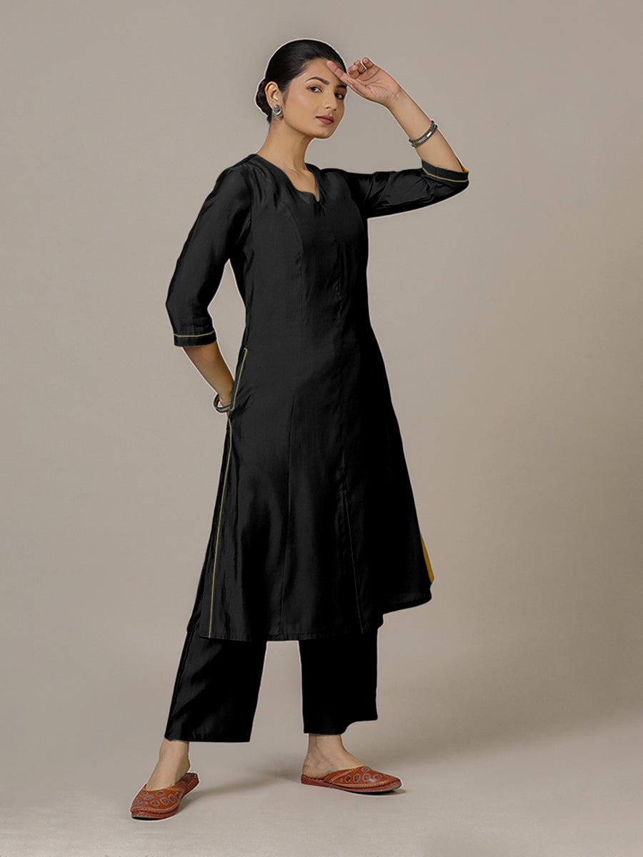 Mahek x Rozaana Kurta, in Black Viscose, featuring three quarter sleeves and v-neckline, made for daily & work (view 7).