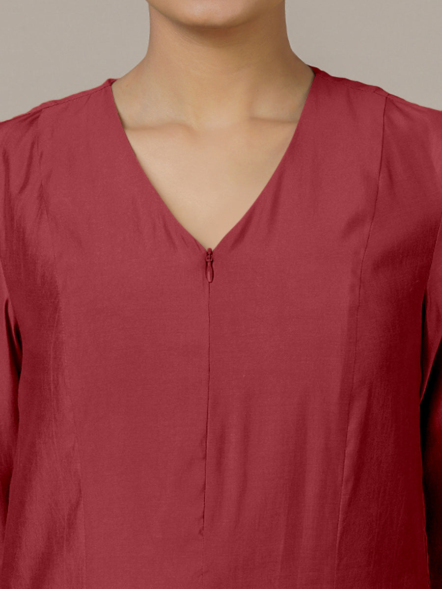 Mahek x Rozaana Kurta, in Red Viscose, featuring three quarter sleeves and v-neckline, made for daily & work (view 3).