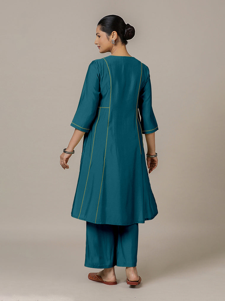 Mahi x Rozaana Kurta, in Green Viscose, featuring three quarter sleeves and round neck with splitline, made for daily & work.
