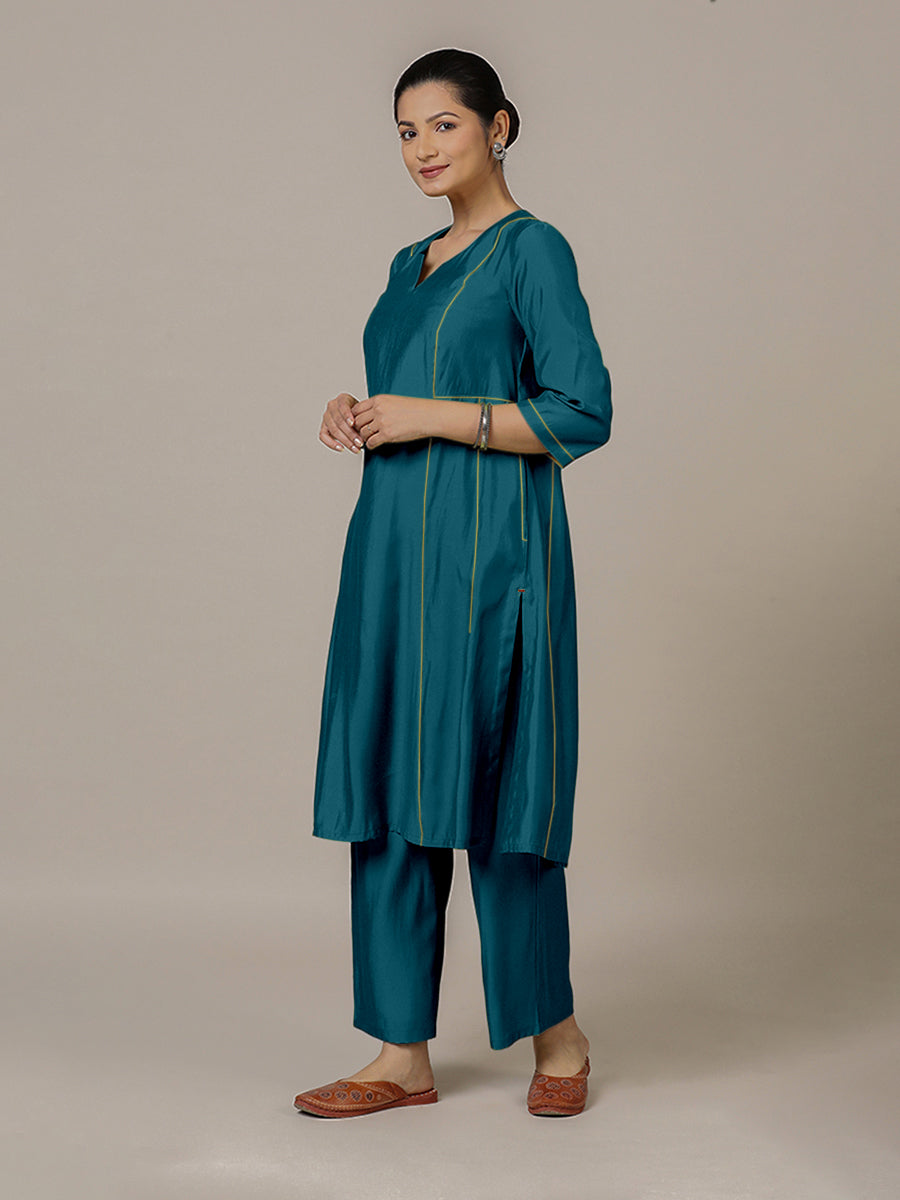 Mahi x Rozaana Kurta, in Green Viscose, featuring three quarter sleeves and round neck with splitline, made for daily & work.