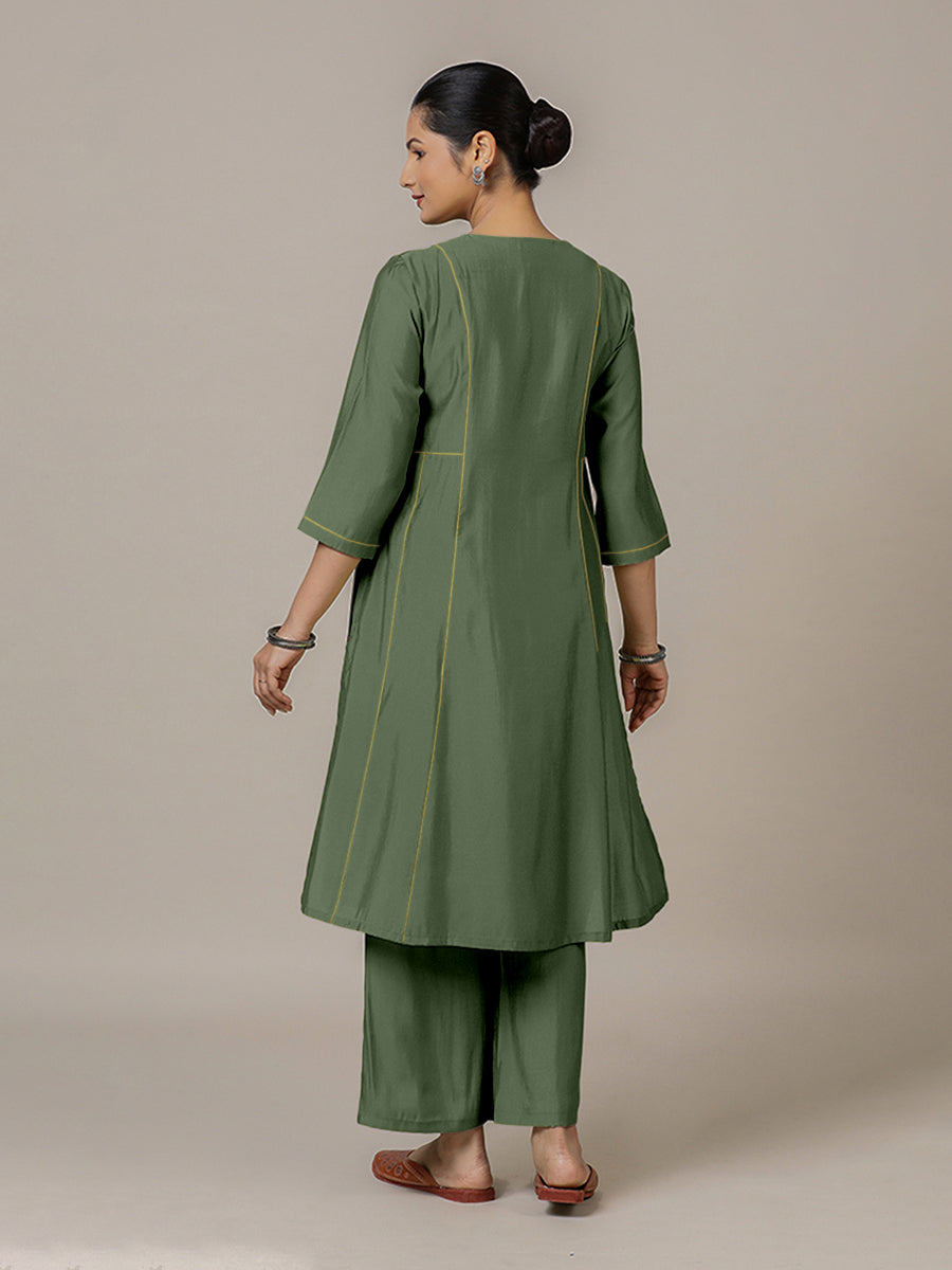 Mahi x Rozaana Kurta, in Green Viscose, featuring three quarter sleeves and round neck with splitline, made for daily & work.