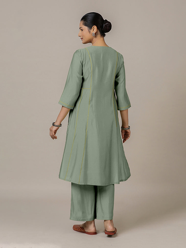 Mahi x Rozaana Kurta, in Green Viscose, featuring three quarter sleeves and round neck with splitline, made for daily & work.