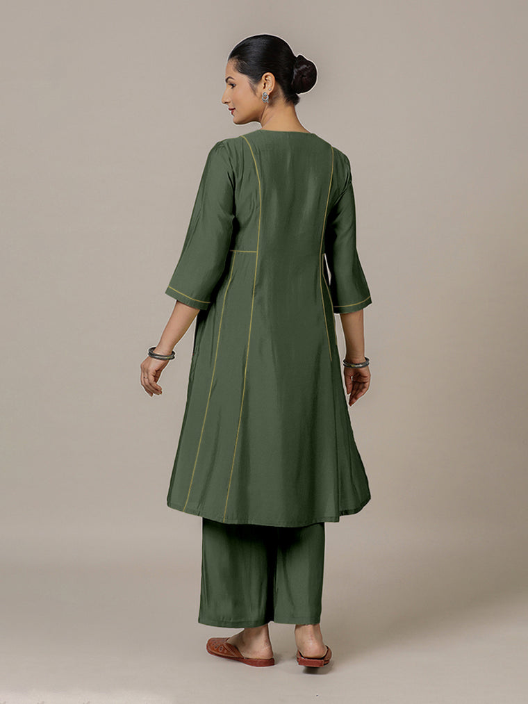 Mahi x Rozaana Kurta, in Green Viscose, featuring three quarter sleeves and round neck with splitline, made for daily & work.