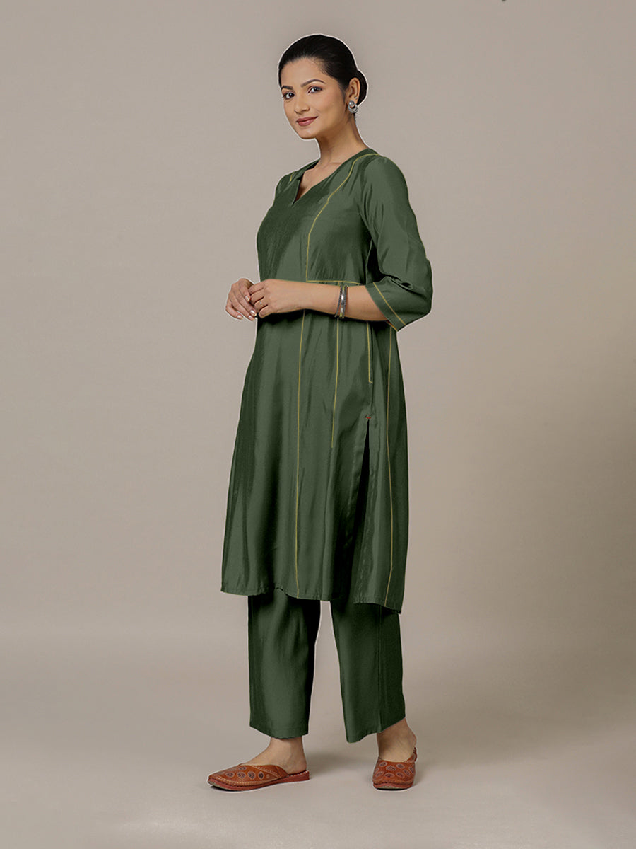 Mahi x Rozaana Kurta, in Green Viscose, featuring three quarter sleeves and round neck with splitline, made for daily & work.