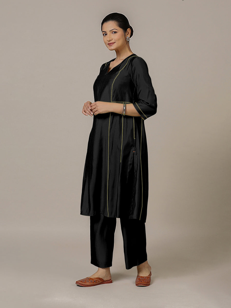 Mahi x Rozaana Kurta, in Black Viscose, featuring three quarter sleeves and round neck with splitline, made for daily & work.