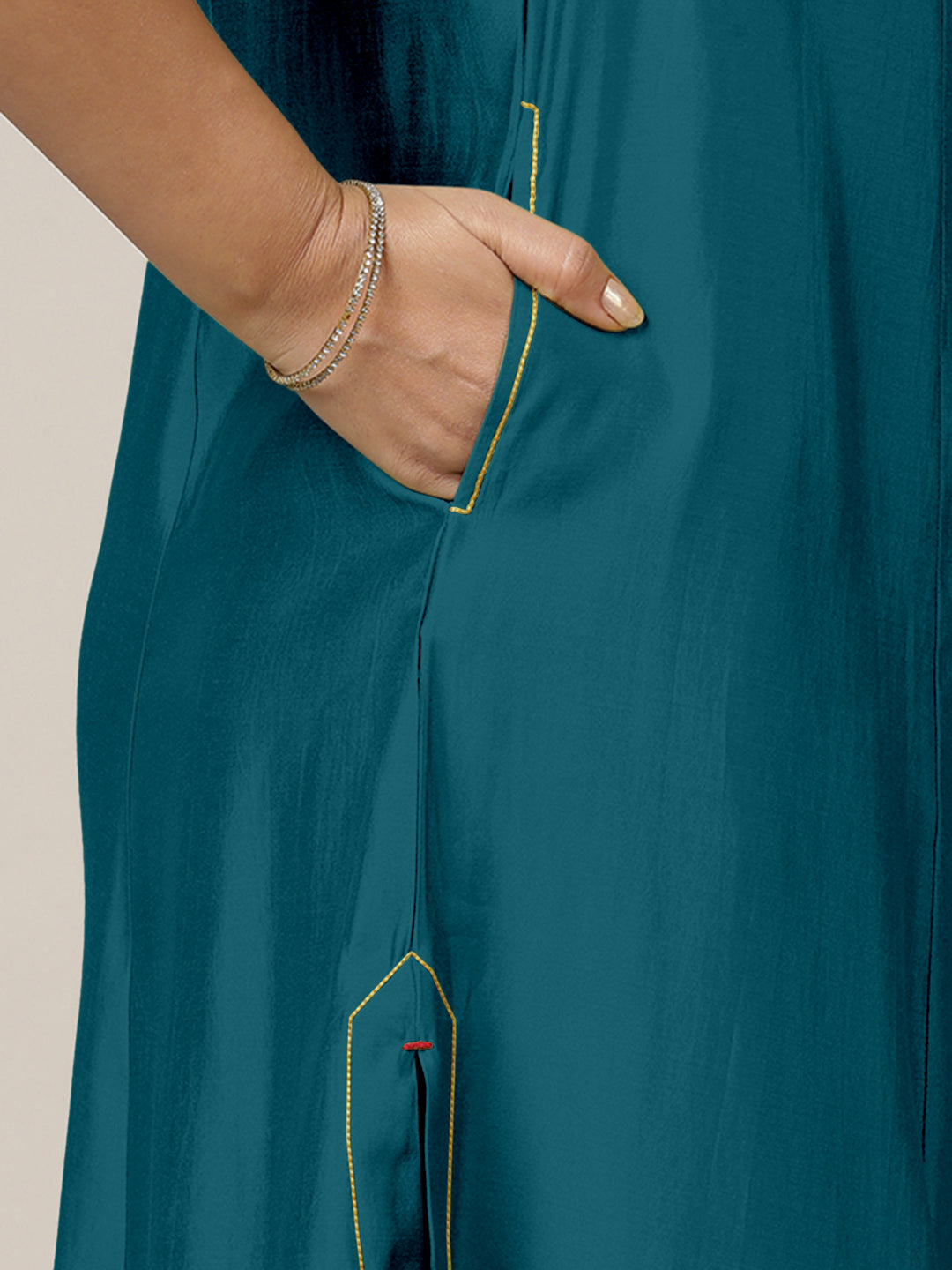 Mirha x Rozaana Kurta, in Green Viscose, featuring sleeveless and v-neckline, made for daily & work (view 3).