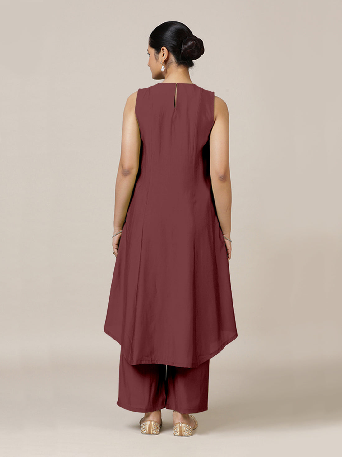 Mirha x Rozaana Kurta, in Maroon Viscose, featuring sleeveless and v-neckline, made for daily & work (view 2).