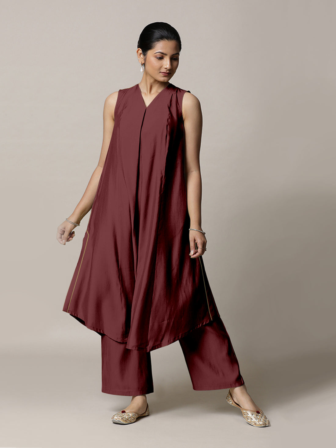 Mirha x Rozaana Kurta, in Maroon Viscose, featuring sleeveless and v-neckline, made for daily & work (view 8).