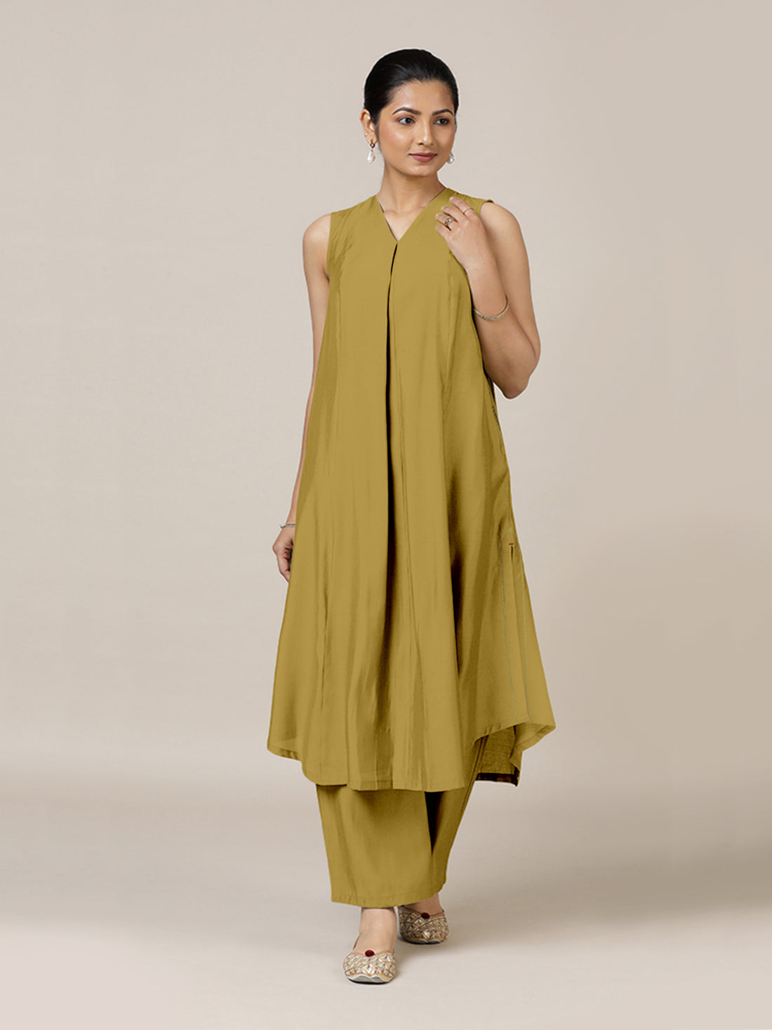 Mirha x Rozaana Kurta, in Yellow Viscose, featuring sleeveless and v-neckline, made for daily & work (view 5).