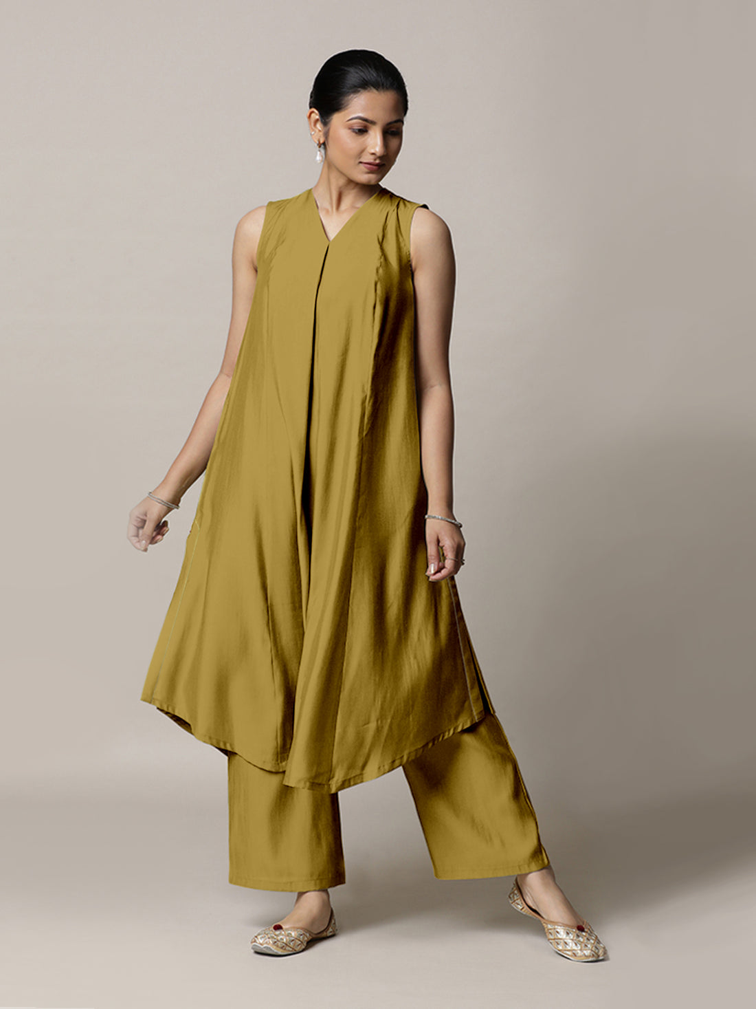 Mirha x Rozaana Kurta, in Yellow Viscose, featuring sleeveless and v-neckline, made for daily & work (view 8).