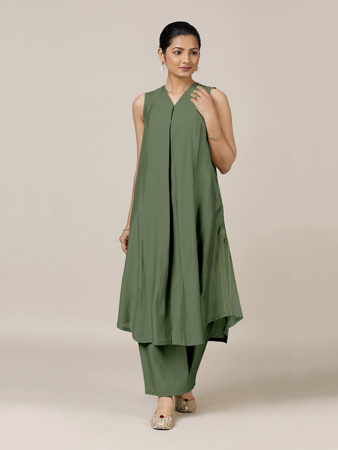 Mirha x Rozaana Kurta, in Green Viscose, featuring sleeveless and v-neckline, made for daily & work (view 5).