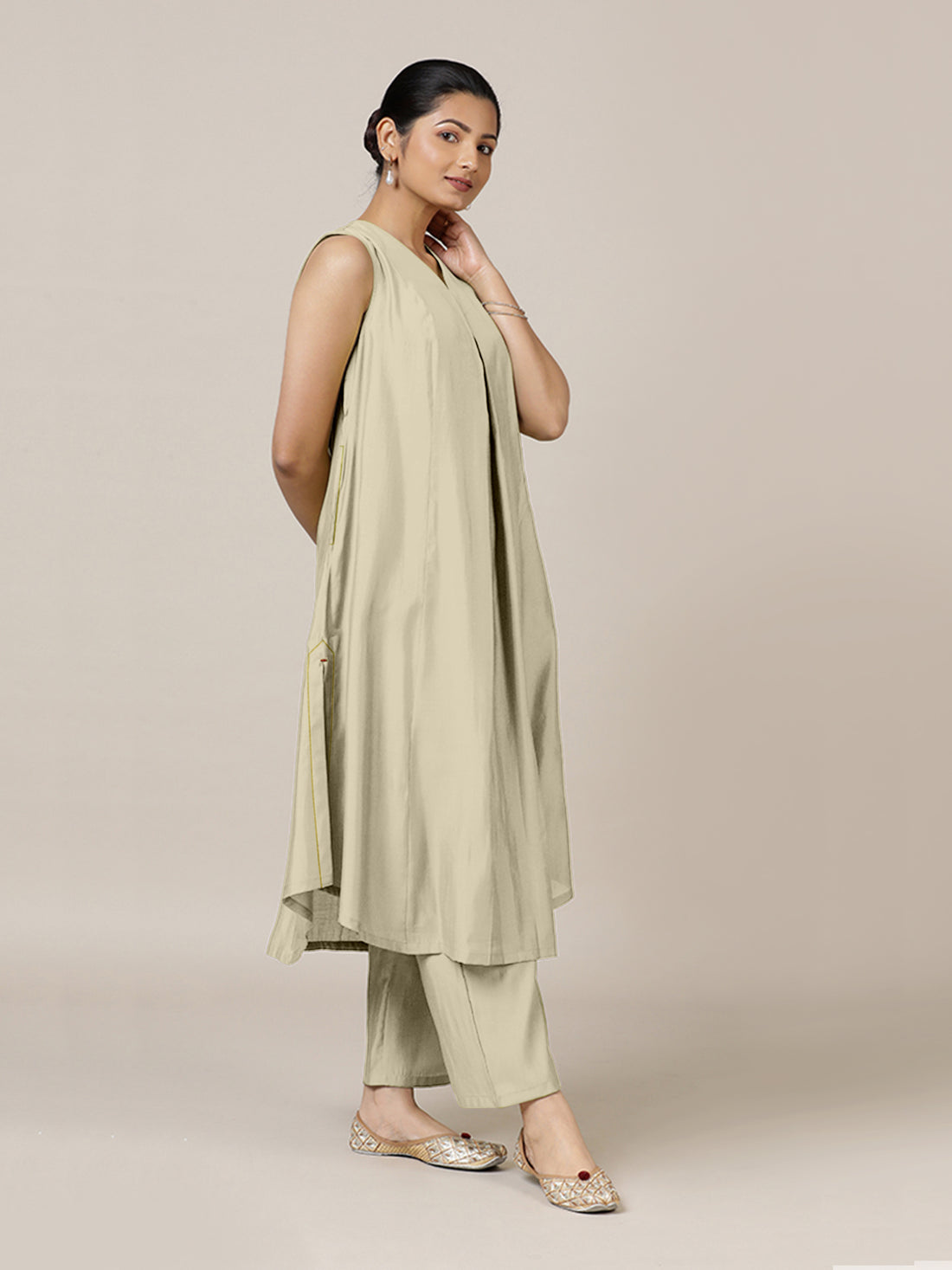 Mirha x Rozaana Kurta, in Cream Viscose, featuring sleeveless and v-neckline, made for daily & work.