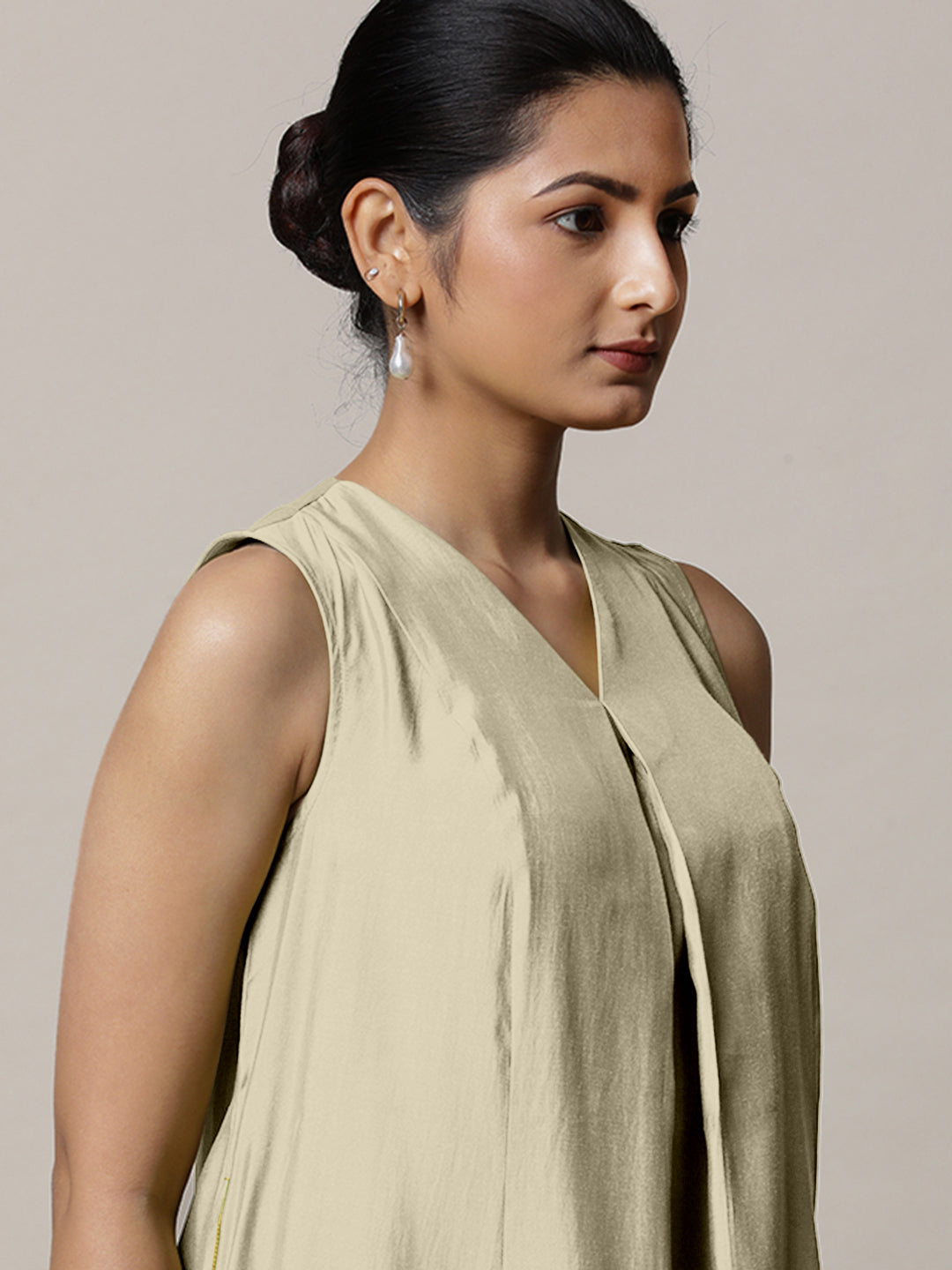 Mirha x Rozaana Kurta, in Cream Viscose, featuring sleeveless and v-neckline, made for daily & work (view 4).