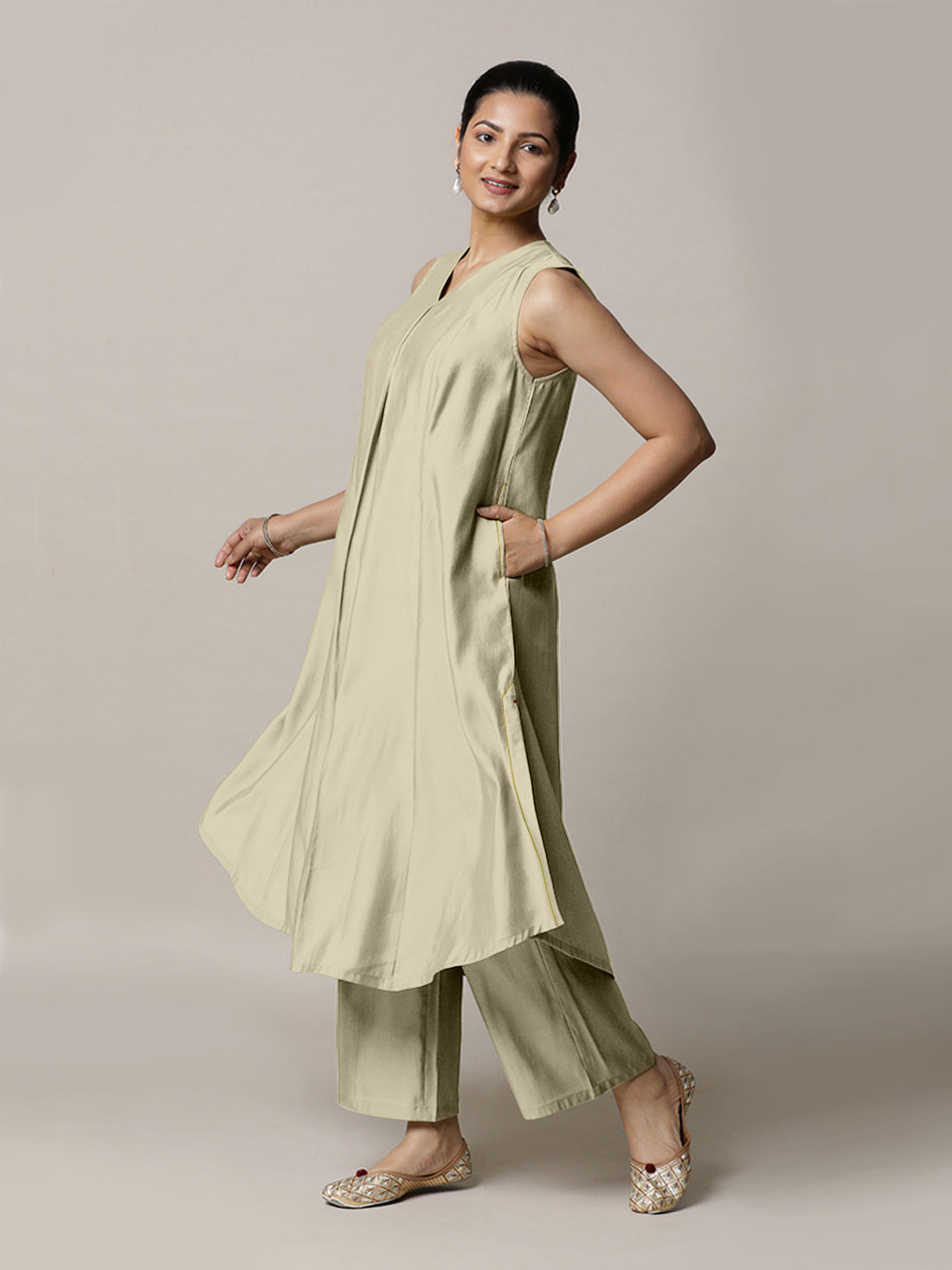 Mirha x Rozaana Kurta, in Cream Viscose, featuring sleeveless and v-neckline, made for daily & work (view 5).