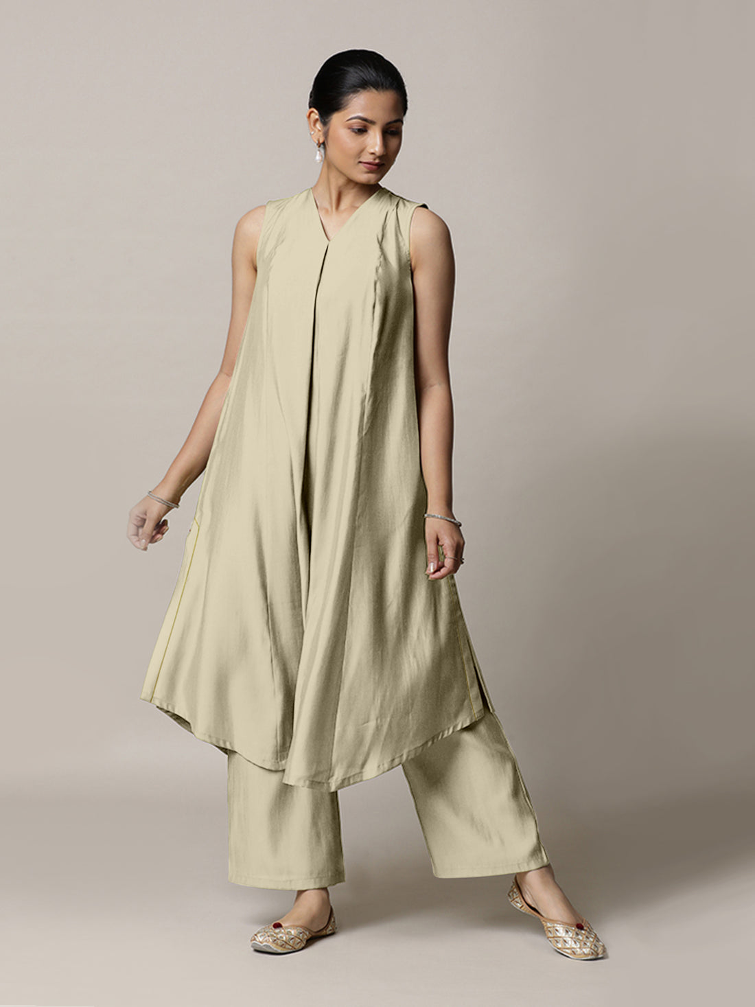Mirha x Rozaana Kurta, in Cream Viscose, featuring sleeveless and v-neckline, made for daily & work (view 7).