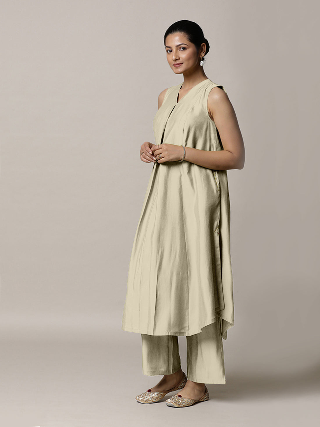 Mirha x Rozaana Kurta, in Cream Viscose, featuring sleeveless and v-neckline, made for daily & work (view 8).