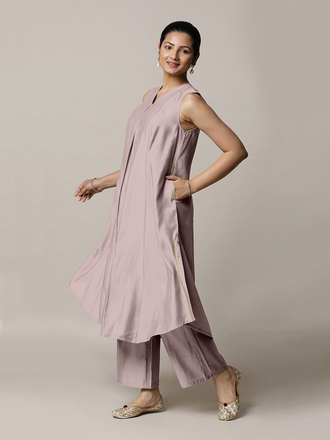 Mirha x Rozaana Kurta, in Purple Viscose, featuring sleeveless and v-neckline, made for daily & work (view 6).