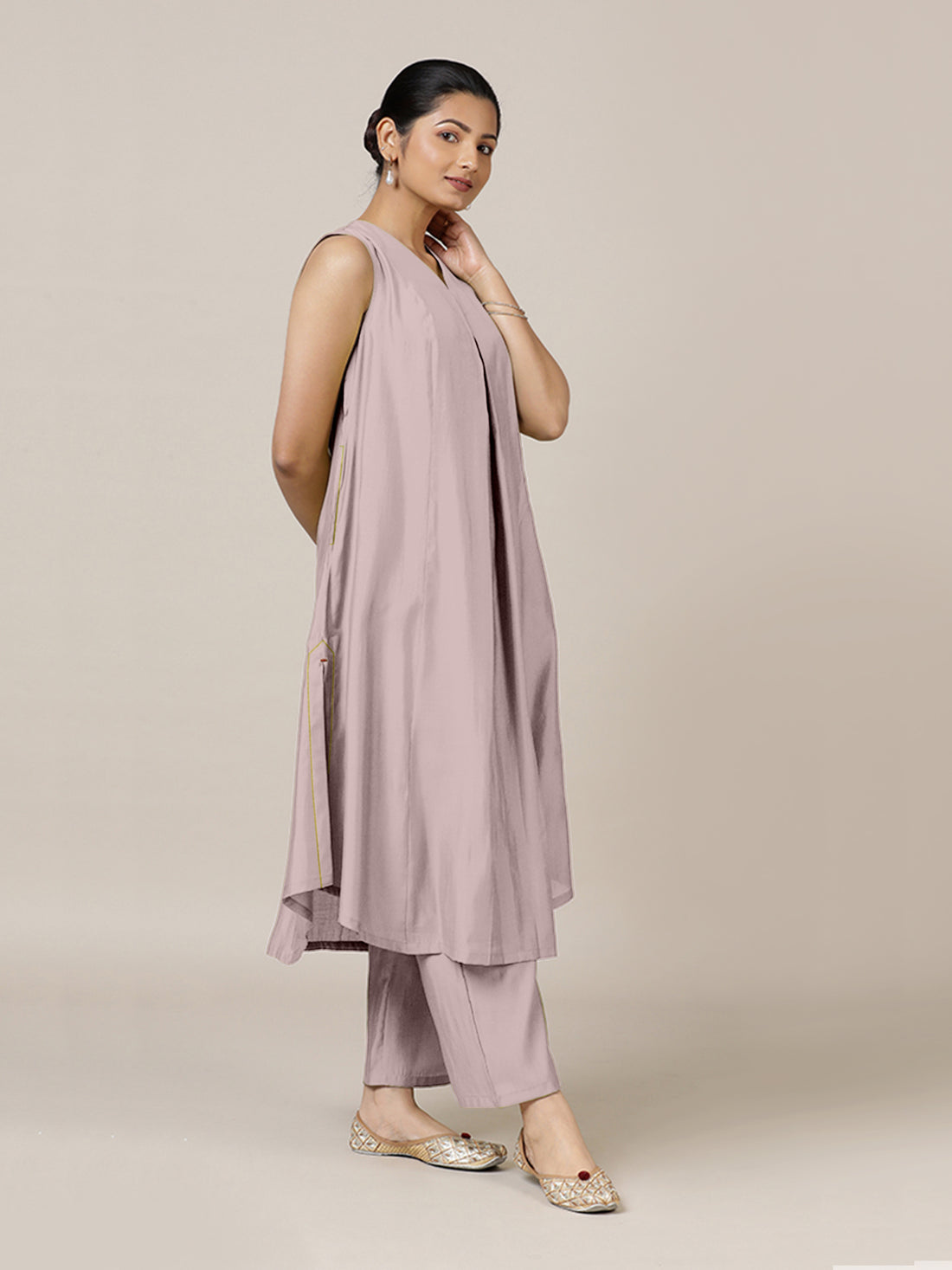 Mirha x Rozaana Kurta, in Purple Viscose, featuring sleeveless and v-neckline, made for daily & work (view 7).