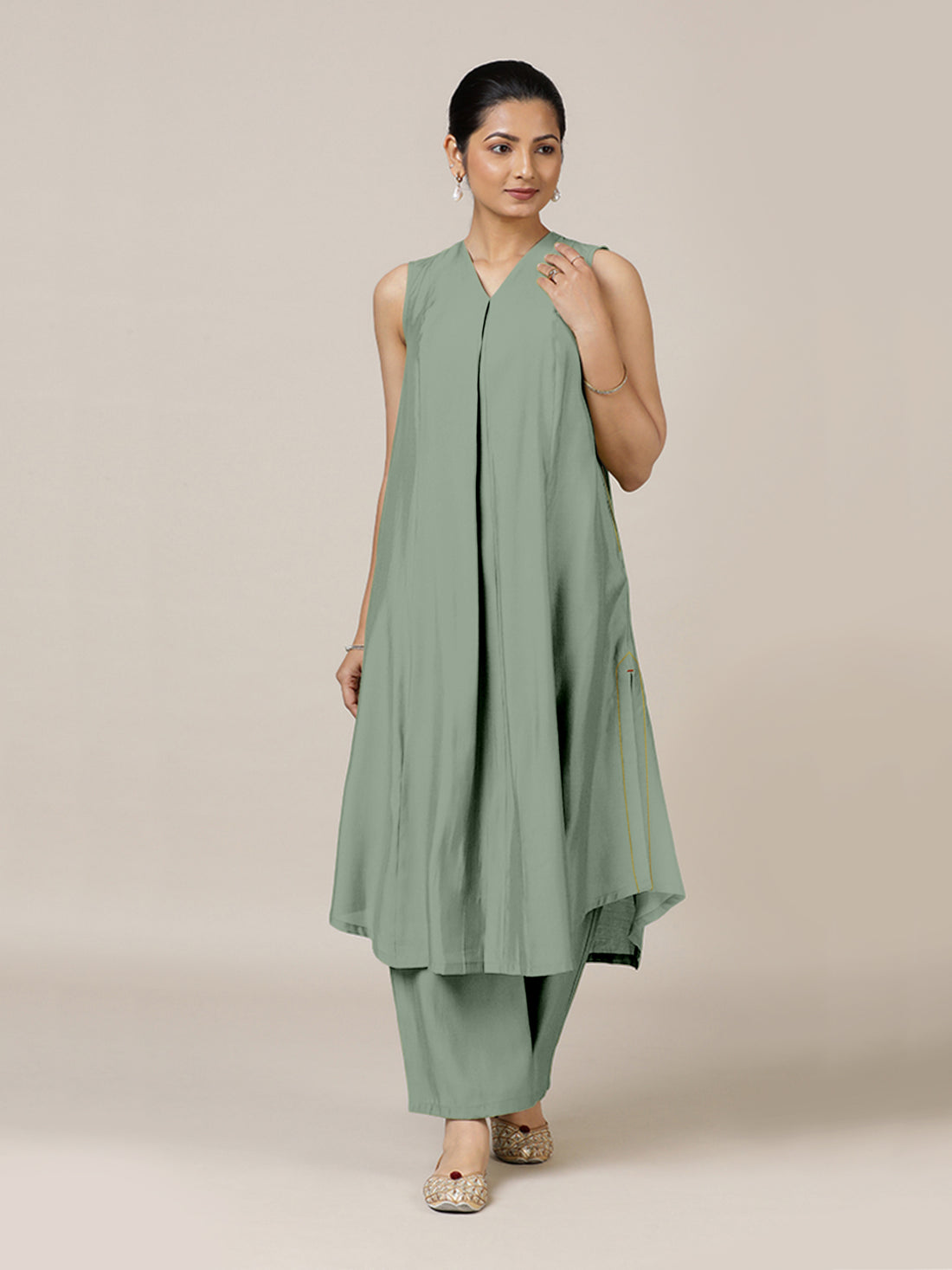 Mirha x Rozaana Kurta, in Green Viscose, featuring sleeveless and v-neckline, made for daily & work (view 5).