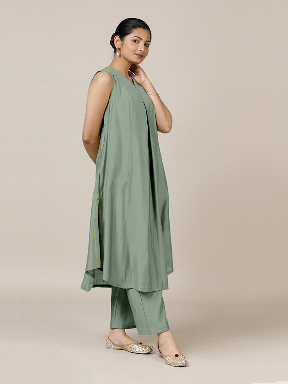 Mirha x Rozaana Kurta, in Green Viscose, featuring sleeveless and v-neckline, made for daily & work (view 7).