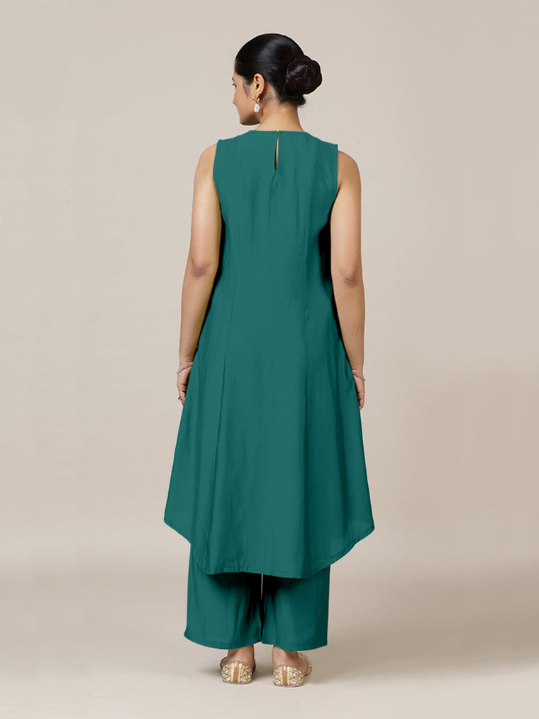 Mirha x Rozaana Kurta, in Green Viscose, featuring sleeveless and v-neckline, made for daily & work (view 2).