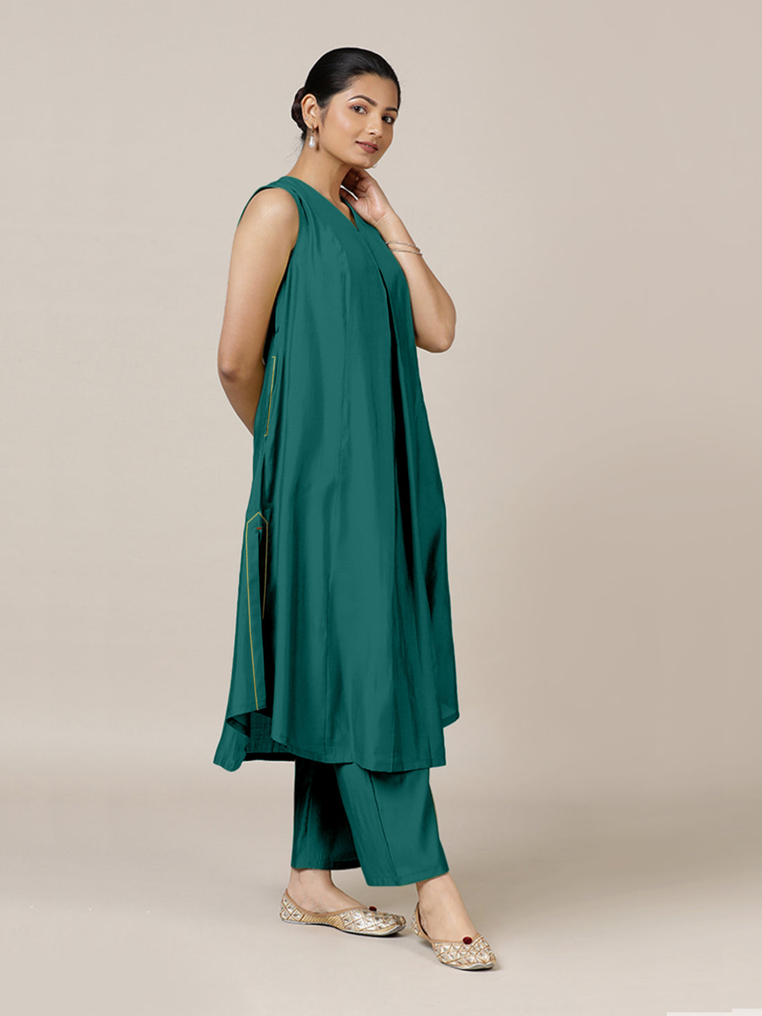 Mirha x Rozaana Kurta, in Green Viscose, featuring sleeveless and v-neckline, made for daily & work (view 6).