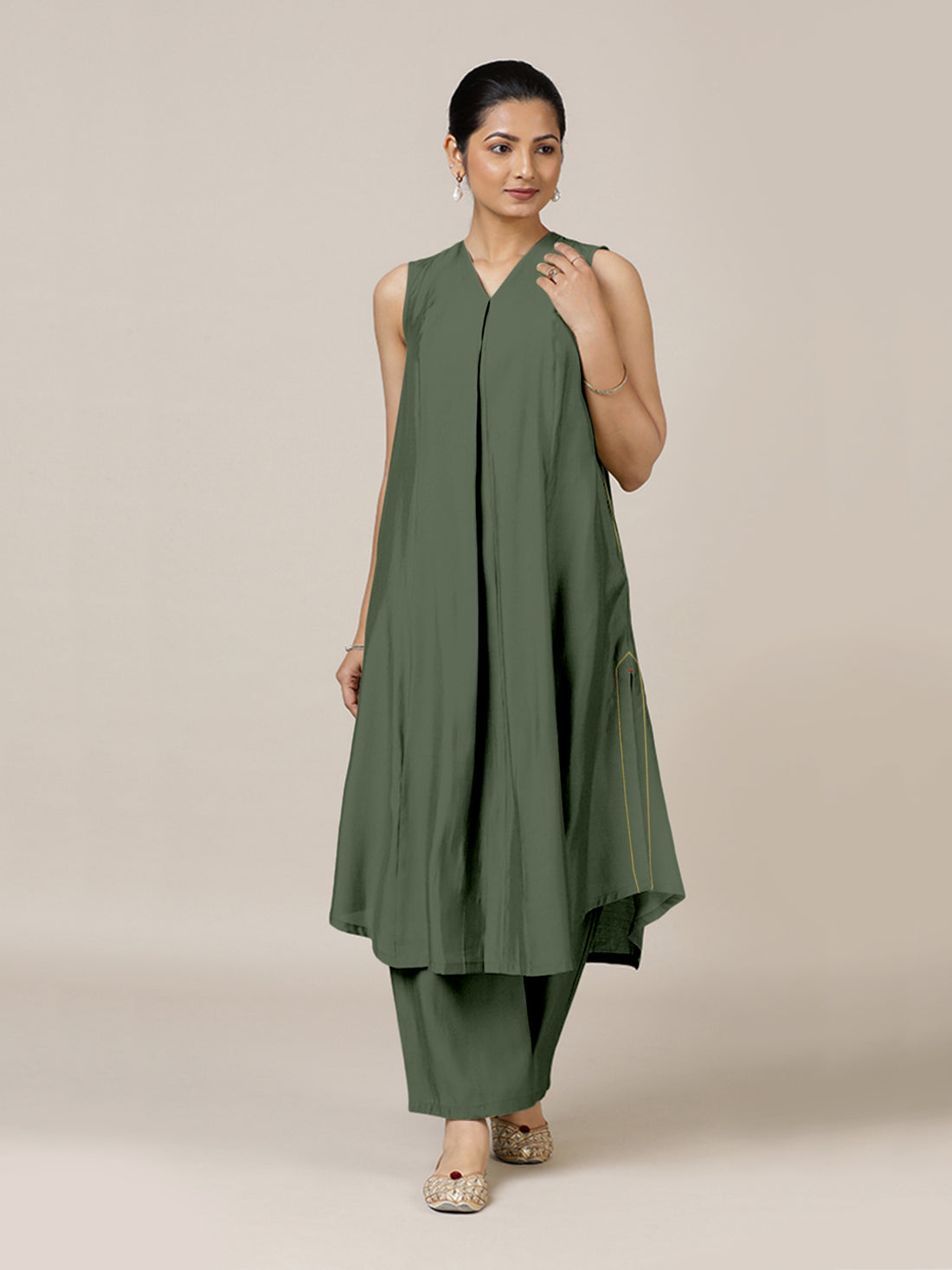 Mirha x Rozaana Kurta, in Green Viscose, featuring sleeveless and v-neckline, made for daily & work (view 5).