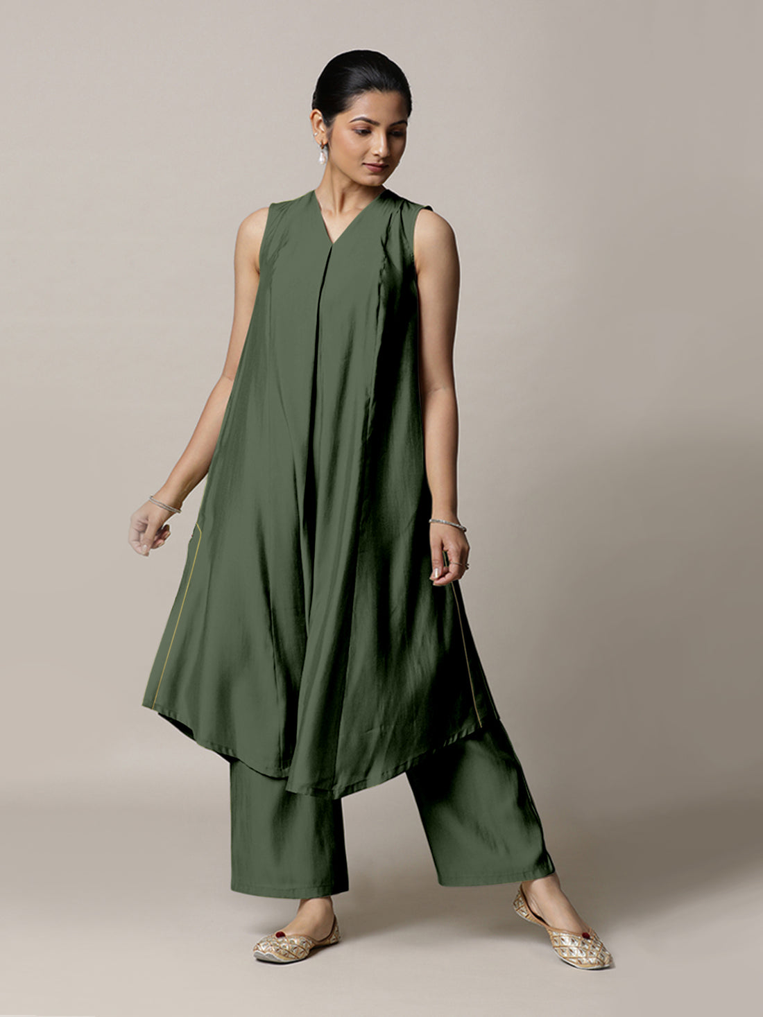 Mirha x Rozaana Kurta, in Green Viscose, featuring sleeveless and v-neckline, made for daily & work (view 8).