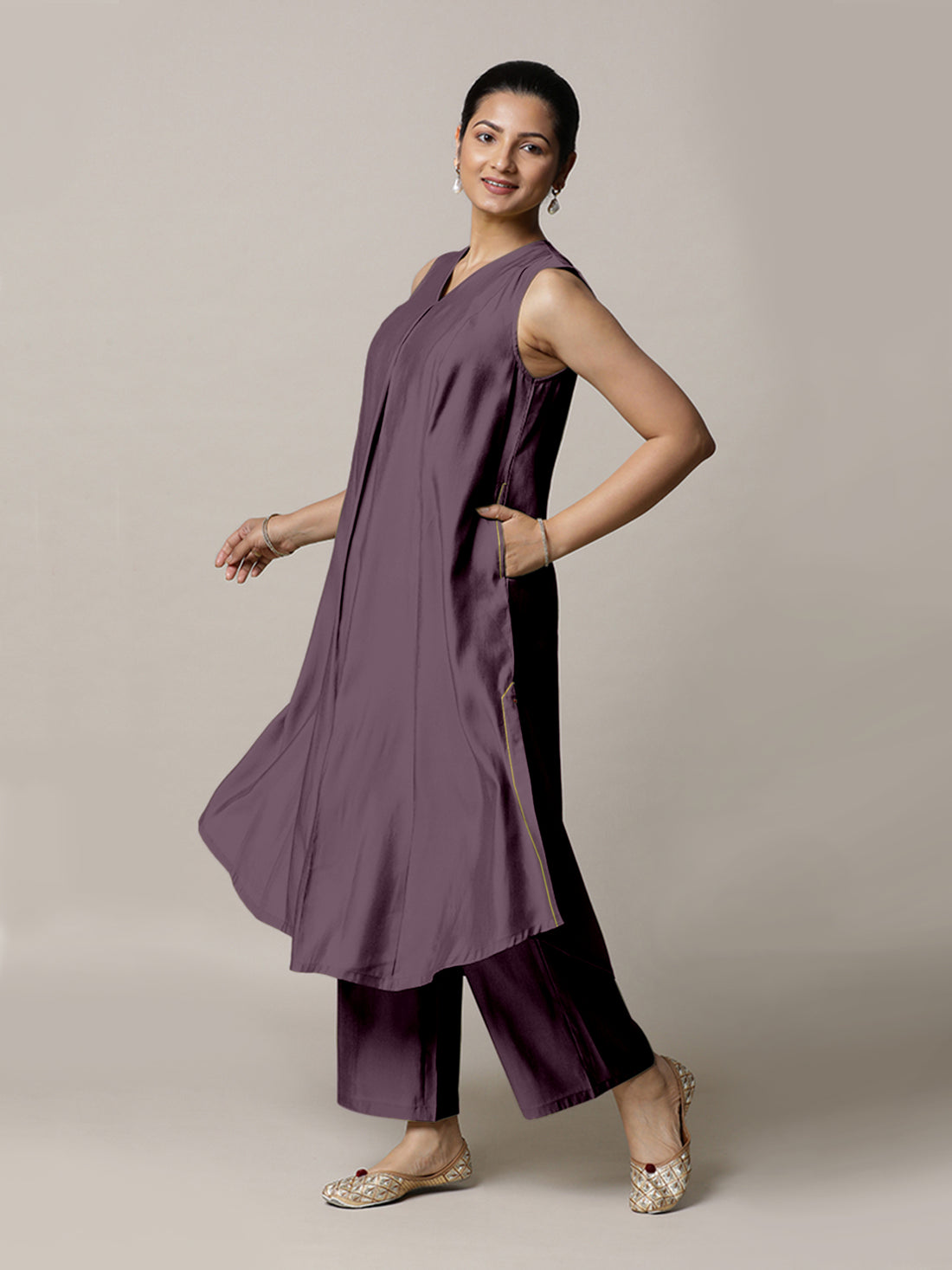 Mirha x Rozaana Kurta, in Purple Viscose, featuring sleeveless and v-neckline, made for daily & work (view 6).