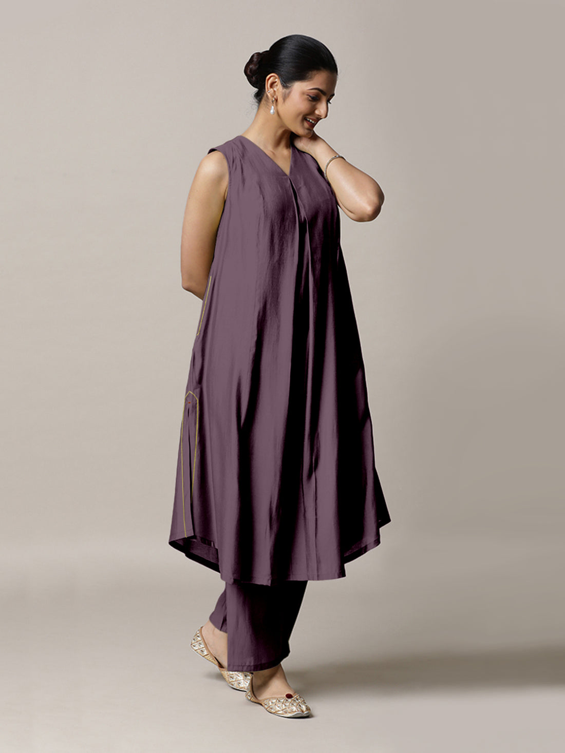 Mirha x Rozaana Kurta, in Purple Viscose, featuring sleeveless and v-neckline, made for daily & work (view 7).